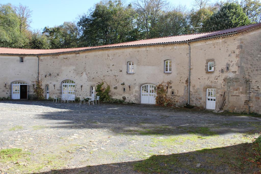 La Loge Du Chateau Saint-Dier-d'Auvergne Exterior photo